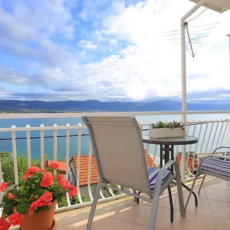 Apartamento By The Sea Arbanija, Ciovo - 15595 *